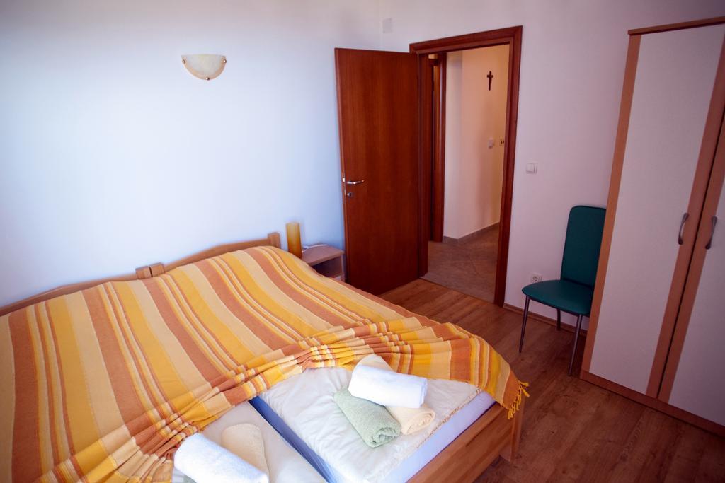 Apartments Marinic Примоштен Номер фото