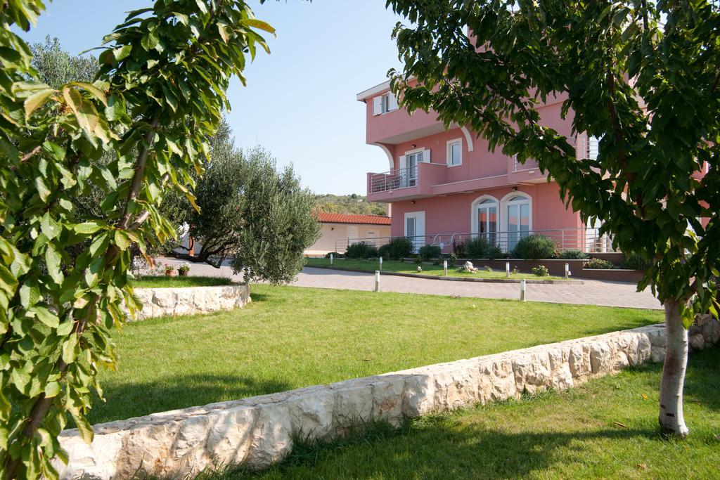 Apartments Marinic Примоштен Екстер'єр фото