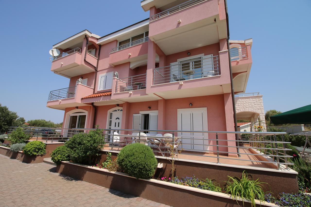 Apartments Marinic Примоштен Екстер'єр фото